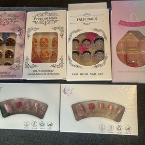 Elegant DIY False Nails Set and set of six glue stickers for nail sets.